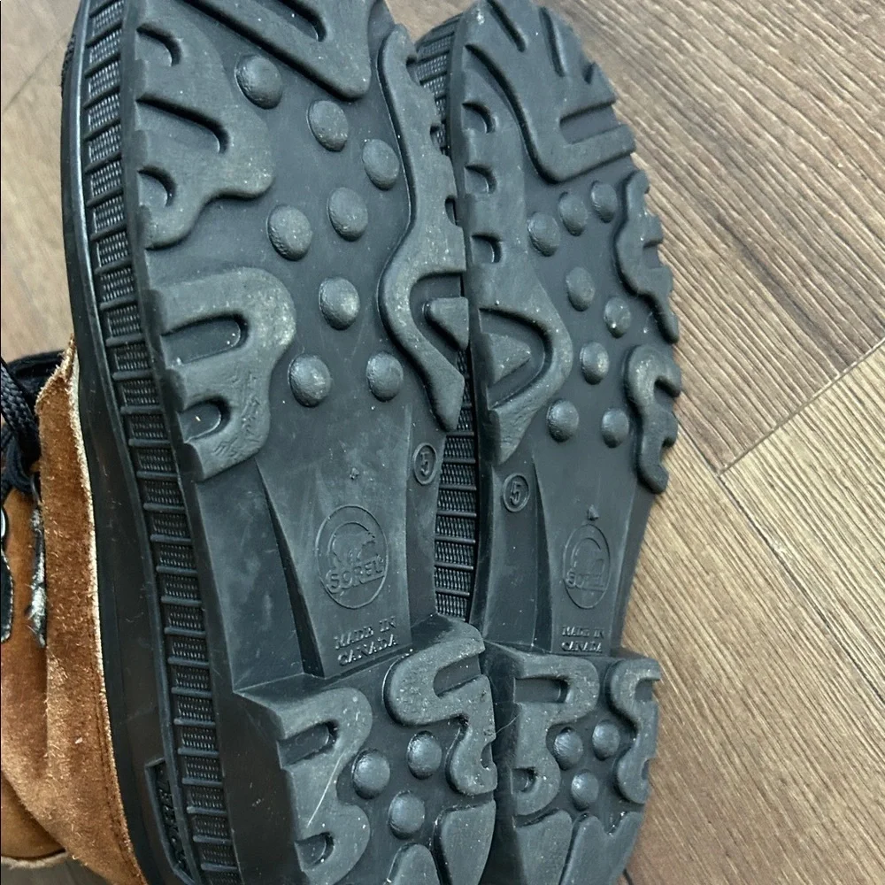 Sorel Wool Leather Snow Boots  !! Size 5